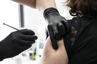 Nejdůležitější zbraň proti covidu: Zatím jsme na třetině Babišova cíle - Seznam Zprávy