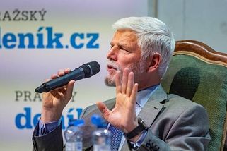Kdo pojede na summit NATO? Rád bych tam byl, řekl prezident Petr Pavel
