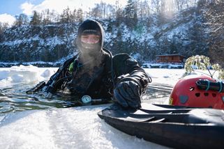 Muž se šel na Brněnsku potápět pod led a už se nevynořil, do akce půjdou policejní potápěči - Novinky