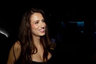 Své přírodní čtyřky vměstnala do korzetu za 12 tisíc korun! Elizabeth Kopecké se do očí opravdu dívat nebudete