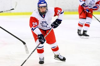 Multitalentovaná Češka zabojuje o hokejovou medaili. Ještě nedávno řádila v ringu - Sport.cz