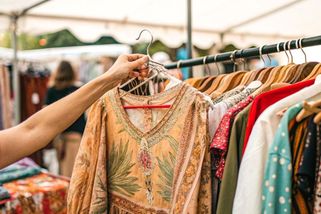 Koupila jsem v sekáči bundu za 60 Kč. Až doma jsem zjistila, co mám v ruce - Médium.cz