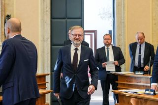 Bude Babiš přemlouvat Fialu nebo Piráty? Bez opozice vláda referendum neprosadí