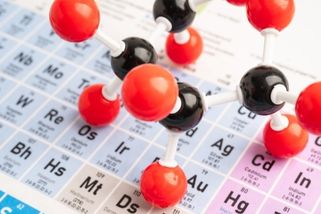 Kvíz: Procvičte si periodickou tabulku prvků. Pětiminutovka, která ukáže, co si pamatujete z chemie