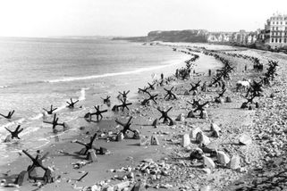 Ocelový ježek: Český vynález, který bránil Normandii proti Spojencům - Médium.cz