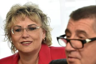 „Mnozí budou překvapení.“ Politička, která měla plánovat vraždu psa svého ex, se vrací