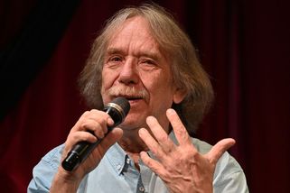 Nohavica otevřel svůj archiv. S filmaři točil také v bývalé vyšetřovně StB - Seznam Zprávy