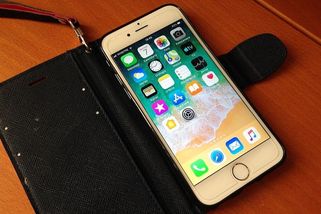 Stát rozhodl: Vybraní majitelé telefonů musí platit poplatek 1 800 Kč ročně