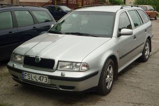 Testujeme malou lahvičku, která zachrání motor a hravě „obelstí“ na STK kontrolu emisí. Jak funguje?