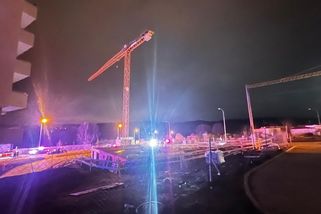 V Brně hrozil pád stavebního jeřábu, hasiči evakuovali okolní domy - Novinky