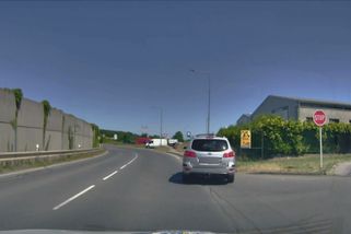 Řidič 20 minut zběsile ujížděl policii. Za volantem seděl téměř 70letý muž