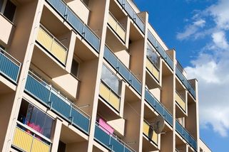 Realitní horečka láká investory. I prázdný byt v paneláku jim za rok vydělal milion - Novinky