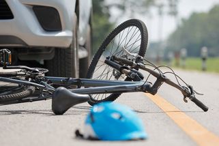 Odstup 1,5 metru nestačí, pozor na křižovatkách a přechodech: Jak na silnici vyjít s cyklisty - Garáž.cz