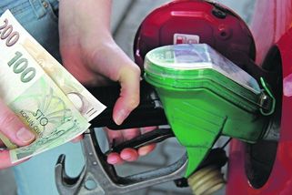 Pumpa stejné značky, rozdíl v ceně i více než šest korun za litr - Novinky