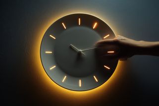 Nový výzkum odhalil přesné okno, kdy tělo spaluje tuky nejrychleji. Klasický půst 16:8 je přežitý - Médium.cz