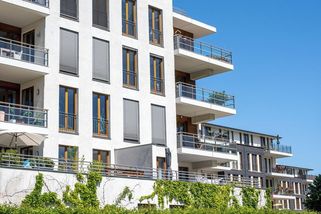 První banky prudce zdražily hypotéky. Další je mohou brzy následovat - Novinky