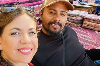 Jako z telenovely: Američanka vyfotila na dovolené beduína na koni. Ten se k fotce přihlásil a je z toho láska jako trám - Super.cz