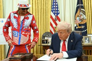 Proč to páchají? Protože mohou. Likvidace demokrac...