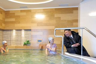 Fotky: Kim Čong-un otevřel lázně pro pracující lid - Seznam Zprávy
