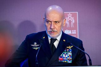 Zvažujeme i preventivní údery vůči Rusku, uvedl vojenský šéf NATO. Moskva zuří - Novinky