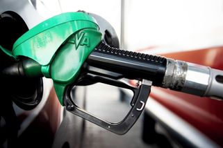 Komentář: I když cena u pumpy klesne, přecenění v celém řetězci potrvá - Seznam Zprávy