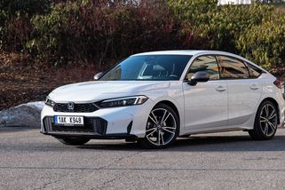 Skvělé auto, kterého se u nás prodá žalostně málo: Nechápeme, přitom jezdí příjemně a za pár. Interiér si zamilujete - Garáž.cz