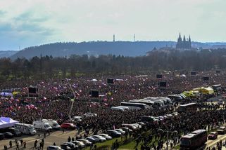 Na Letnou přišlo čtvrt milionu lidí, oznámil Minář - Novinky