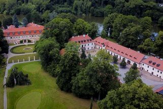 Stát opět Štiřín neprodal, spolumajitelé nechápou, že je nikdo neoslovil - Seznam Zprávy