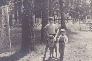 Do setmění doma. Výchova, která by dnes skončila na sociálce