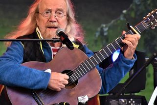 Jaroslav Hutka: „V emigraci jsem byl nula.“ Na Západě ho odmítli i vlastní krajané - Médium.cz