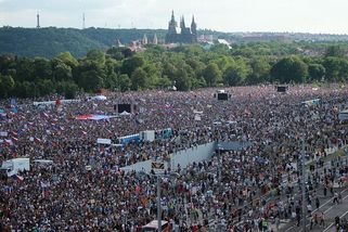 Konec svobody slova v Česku. Koaliční poslanci chystají zákon, kterým Putin zlikvidoval opozici - Médium.cz