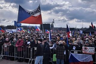 Milion chvilek zaplnil Letnou. Davy tleskaly a slibovaly bránit televizi