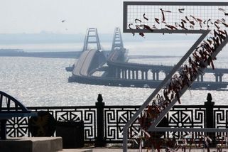 Most zničili Rusové, naznačuje Kyjev. V Rusku volají po tvrdé pomstě - Seznam Zprávy