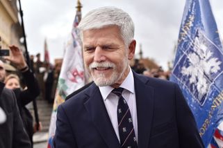 Historii je snadnější studovat než prožívat. Je ale správné, že Macinkovy SMS byly zveřejněny - Médium.cz