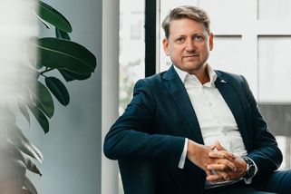 Hledáte práci po padesátce? Datum narození do životopisu nepište - Novinky