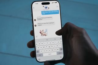 Omylem mu spadl iPhone do darovacího boxu. Už patří Bohu, vzkázal chrám - Novinky