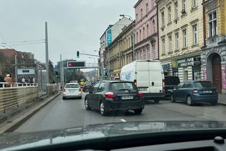 Pomalí řidiči jsou novým problémem českých silnic: Brzdí provoz, matou ostatní a zvyšují riziko nehod – souhlasíte?