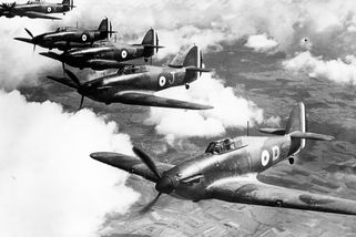 V Británii odhalili pomník českému leteckému esu, na kontě měl 17 sestřelů - Seznam Zprávy