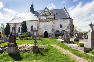 Květy | České záhady 3. díl: Velhartický hřbitov má prý až zlou energii, je místem děje Erbenovy Svatební košile