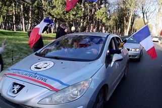 Na konvoje svobody čekají v Paříži a Bruselu tisíce policistů - Novinky