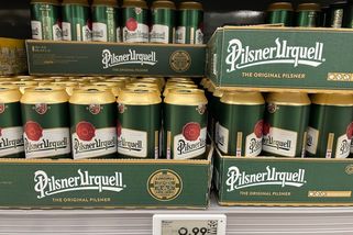 Pro levnou plzeň se jezdí do Německa. Místní ji nepovažují za žádné extra pivo