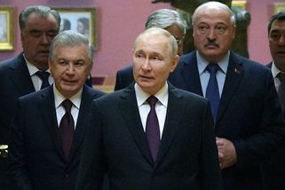 Putin potvrdil, že Rusko je Mordor. Nechal lídrům států vyrobit devět prstenů - Novinky