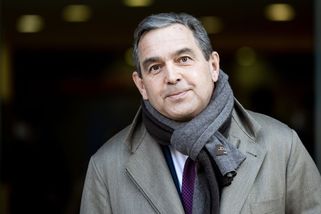 Bankéř zúčtoval s korunou: Je lepší přijmout euro - Seznam Zprávy