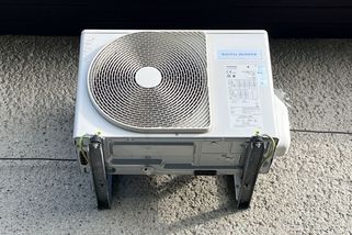 Vypnutá klimatizace majitelům přes zimu propálila 20 tisíc. Na nenápadnou závadu přišli náhodou