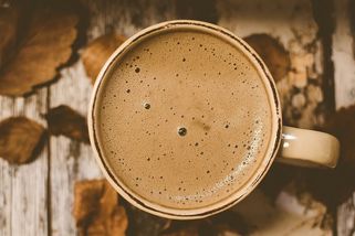 Starý hrnek na kafe, který přežil manžela - Médium.cz