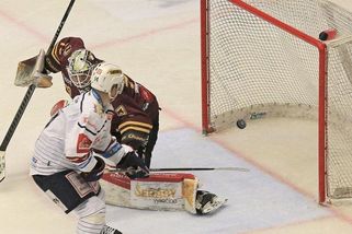 Jihlava - Kladno 2:7, Zkrat gólmana, pak debakl. Kladno má v baráži mečbol - Sport.cz