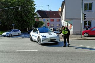 Táborští strážníci bourali v nové tesle - Novinky