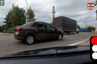 Policisté si na Brněnsku stoupli k semaforu u stavby a jen se divili. Rekordman projel 11 sekund po červené - Novinky
