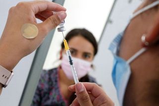 Průlom. Soud uznal poprvé nárok na odškodnění po očkování proti covidu - Novinky