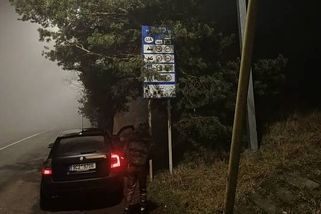 Hradecký taxikář pomohl ženě za rodinou na Ukrajinu. Cestou zpět přišel o auto